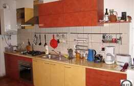 Apartament cu 3 camere, decomandat, zona Piata Zorilor