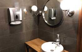 Cladire moderna, zona foarte buna 