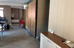 Cladire moderna, zona foarte buna 