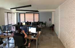 Cladire moderna, zona foarte buna 