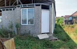 Casa demolabila cu 689 mp teren, 14 mp front, utilitati, zona Ambient