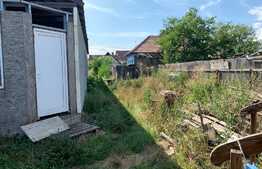 Casa demolabila cu 689 mp teren, 14 mp front, utilitati, zona Ambient