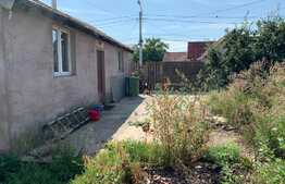 Casa demolabila cu 689 mp teren, 14 mp front, utilitati, zona Ambient