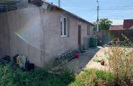 Casa demolabila cu 689 mp teren, 14 mp front, utilitati, zona Ambient