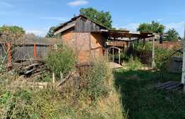 Casa demolabila cu 689 mp teren, 14 mp front, utilitati, zona Ambient