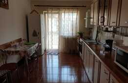 Apartament, 2 camere decomandate, etaj intermediar, zona strazii Eroilor!