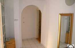 Vanzare apartament cu 2 camere, 54 mp, decomandat, zona linistita