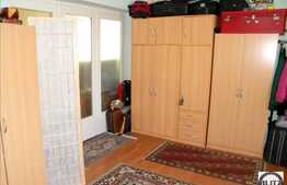 Apartament de vanzare cu 2 camere 72 mp utili + curte 50 mp