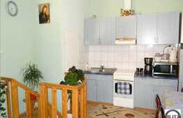 3 camere de vanzare, 75 mp utili , are curte interioara!