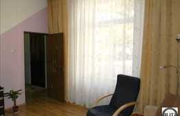 3 camere de vanzare, 75 mp utili , are curte interioara!