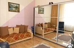 3 camere de vanzare, 75 mp utili , are curte interioara!