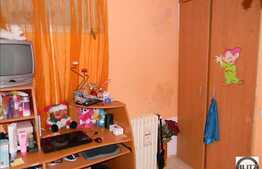 3 camere de vanzare, 75 mp utili , are curte interioara!