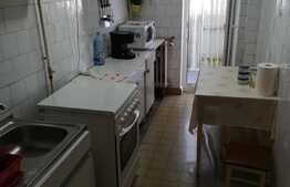 Apartament 3 camere, decomandat, etaj intermediar, zona strazii Parang