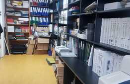 Spatiu birouri, 89 mp, la strada, 2 locuri parcare si spatiu de depozitare