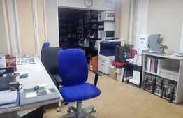 Spatiu birouri, 89 mp, la strada, 2 locuri parcare si spatiu de depozitare