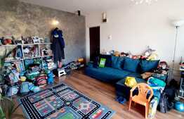 Etaj intermediar, loc de parcare, boxa, garaj, 2 balcoane, zona Stejarului