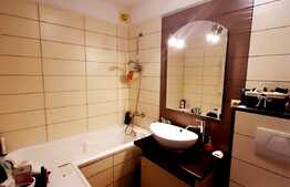 Etaj intermediar, loc de parcare, boxa, garaj, 2 balcoane, zona Stejarului