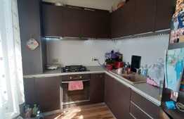 Etaj intermediar, loc de parcare, boxa, garaj, 2 balcoane, zona Stejarului