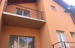 PRET AVANTAJOS ! Casa cuplata de vanzare , 135 mp , 4 camere, garaj, Zona Florilor 