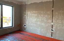 Duplex 120 mp utili, teren de 340 mp, incalzire prin pardoseala, asfalt, utilitati