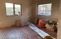 Duplex 120 mp utili, teren de 340 mp, incalzire prin pardoseala, asfalt, utilitati