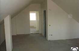 Apartament spatios dispus pe 2 nivele!