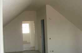 Apartament spatios dispus pe 2 nivele!