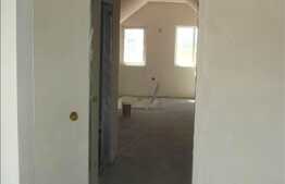 Apartament spatios dispus pe 2 nivele!