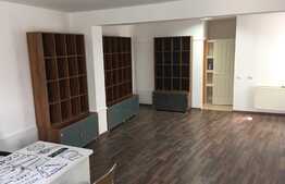 Birou primitor, 80 mp, cu loc de parcare si terasa, zona centrala