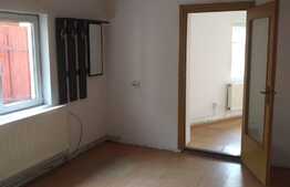 Birou 3 incaperi 65mp , cu Vitrina la strada 