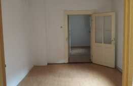 Birou 3 incaperi 65mp , cu Vitrina la strada 