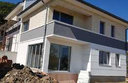 Vanzare casa tip duplex 