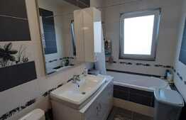 Posibilitate de decomandare, etaj intermediar, parcare, zona Florilor!