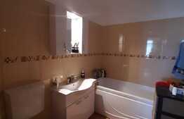 2 camere, spatiu de zi, parcare, etaj intermediar, zona Porii!