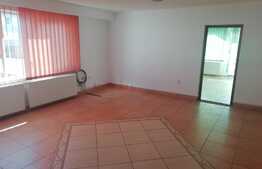 Birou 160mp, Compartimentat cu loc de parcare.