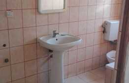 Spatiu birouri, 150 mp, casa individuala pe doua nivele cu locuri de parcare