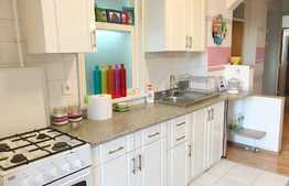 3 camere decomandate, 2 bai, boxa la subsol, zona strazii Arinilor!