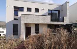 Casa individuala cu 6 camere si 459 mp de teren, zona Vivo!