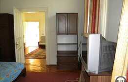 3 camere de inchiriat in zona centrala !