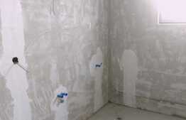 2 camere, 49 mp., semifinisat, terasa 38 mp., zona linistita Teilor