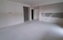 Spatiu, Garaj, Parcare exterioara, Boxa, Dressing, 2 balcoane, Etaj Intermediar, Zona Sub Cetate!