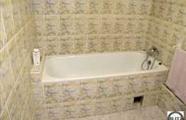 Vanzare 2 camere, 80 mp, semidecomandat, cu scara interioara, zona 21 Decembrie