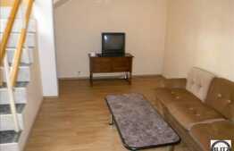 Vanzare 2 camere, 80 mp, semidecomandat, cu scara interioara, zona 21 Decembrie