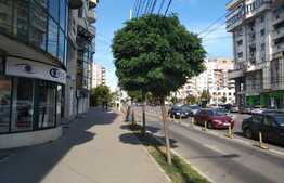 Spatiu Comercial cu vitrina ofertanta, 80 mp, Zona Centrala 