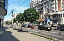 Spatiu Comercial cu vitrina ofertanta, 80 mp, Zona Centrala 