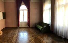 Daca vrei o bucata de istorie, am pentru tine 4 camere, 158 mp, terasa, gradina 832 mp in zona ultracentrala!