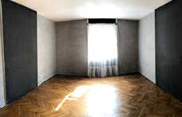 Daca vrei o bucata de istorie, am pentru tine 4 camere, 158 mp, terasa, gradina 832 mp in zona ultracentrala!