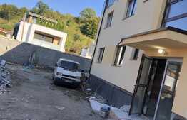 Apartament in vila, 3 camere, parcare, zona Campului