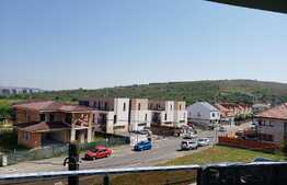 Apartament 3 camere, etaj intermediar, situat in zona rezidentiala !