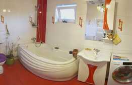 2 camere, 54 mp, semidecomandat, parcare, pod amenajat de 40 mp!